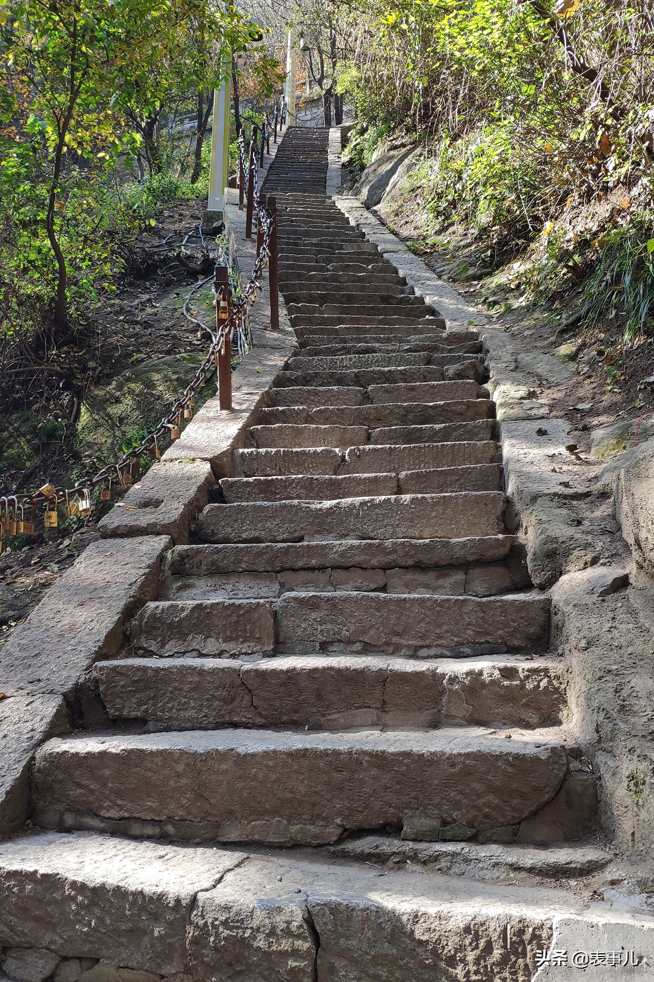 花160元和9个小时爬华山，还喝了一瓶15元的可乐，我是在找虐么？