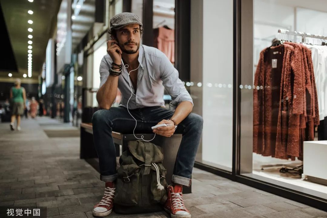 出差见客户双肩包,轻便双肩包出差不压肩膀