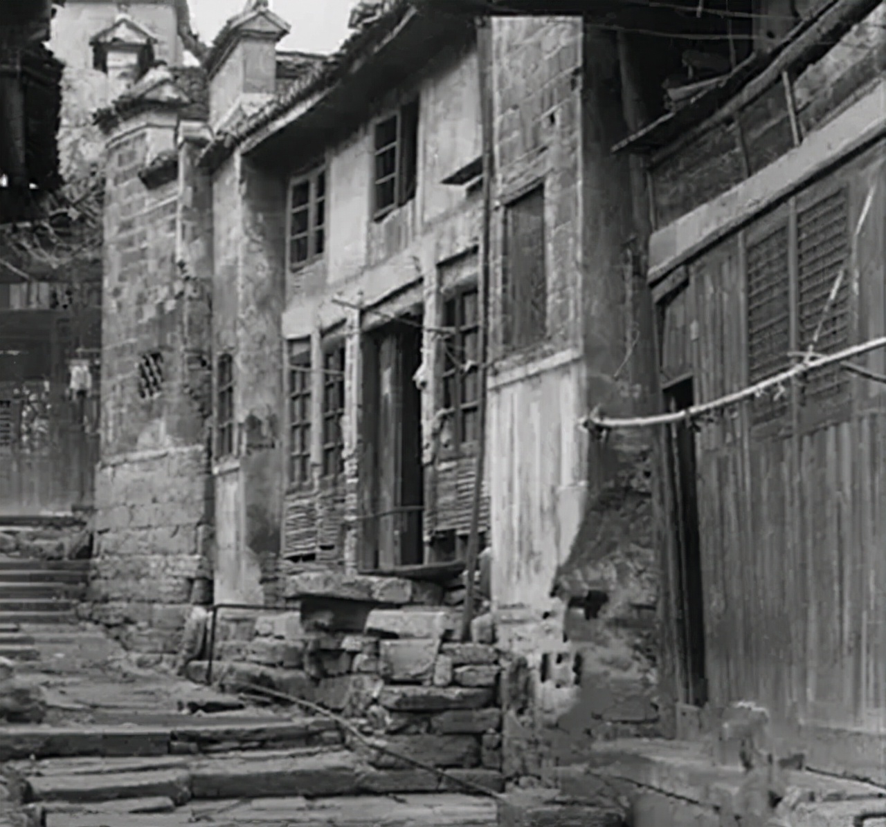 钟期光阔别30年回乡：磕头3次跪谢干父母救命之恩，奉上人参