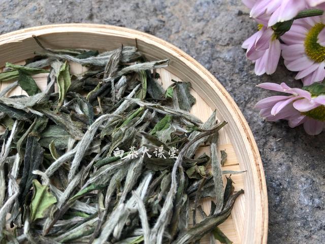 为白茶中的茶梗平反，虽然不好看，对滋味却大有贡献