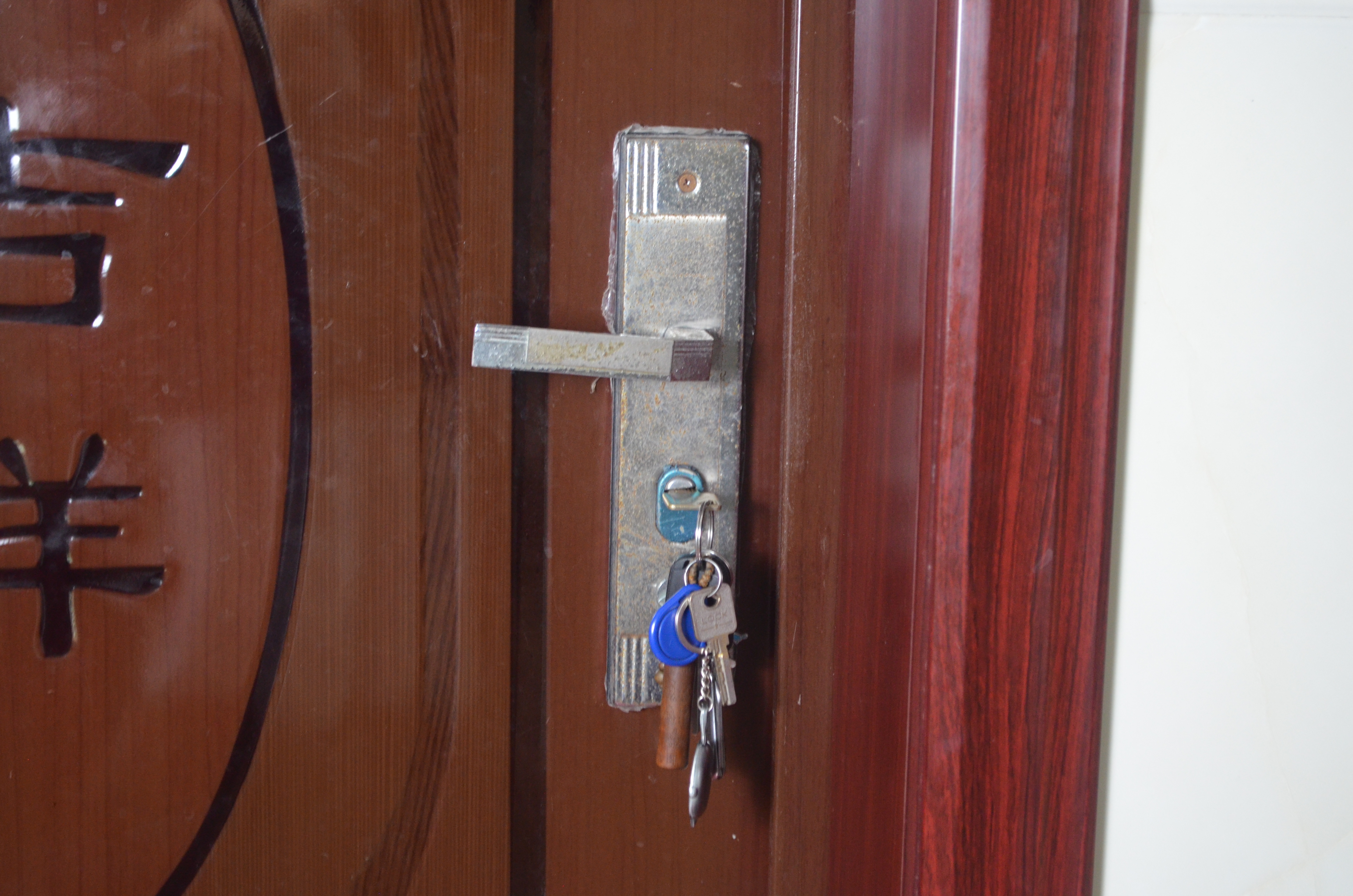 在门里插把钥匙关键时候能救命,睡觉前记得在门上插一把钥匙