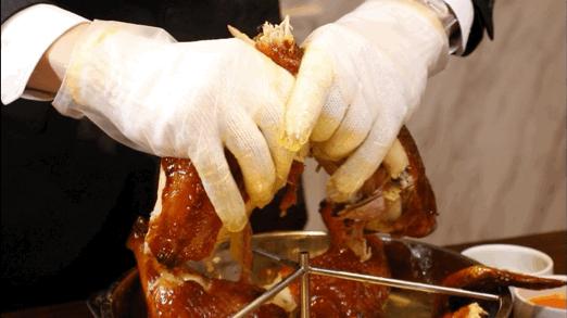 当着客人的面“玩火”？卓悦中心这家店喊你吃鸡