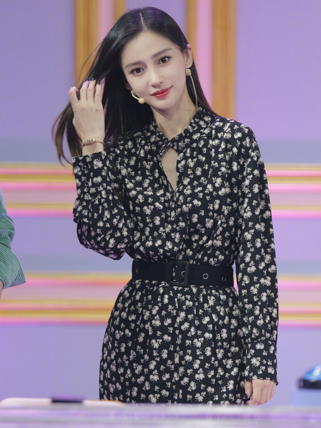 朴秀荣黑色长裙礼服走红毯,朴秀荣粉色碎花裙