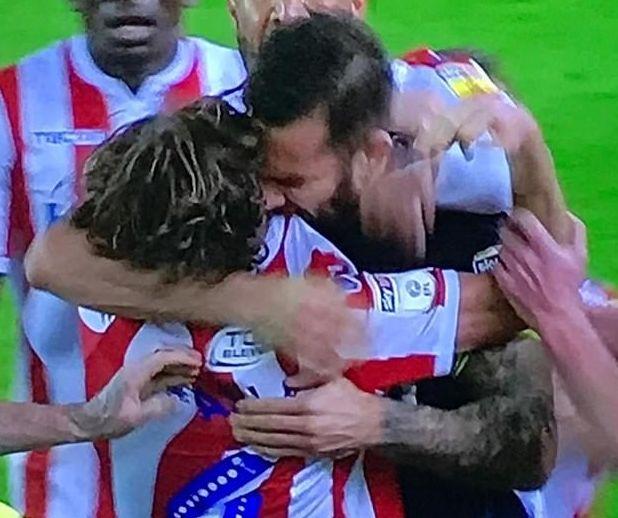 兽性发作！曼联外租门将咬伤对方肩膀遭禁赛6场，苏亚雷斯附体？