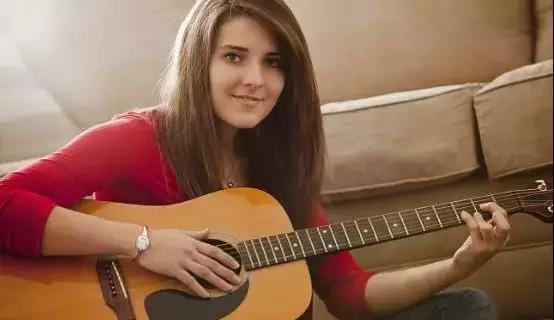 怎么学习吉他最快掌握,老年人学吉他最快的方法