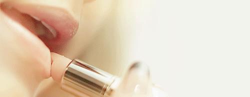 怎么涂了唇膏还开裂,沙漠唇怎么涂唇釉