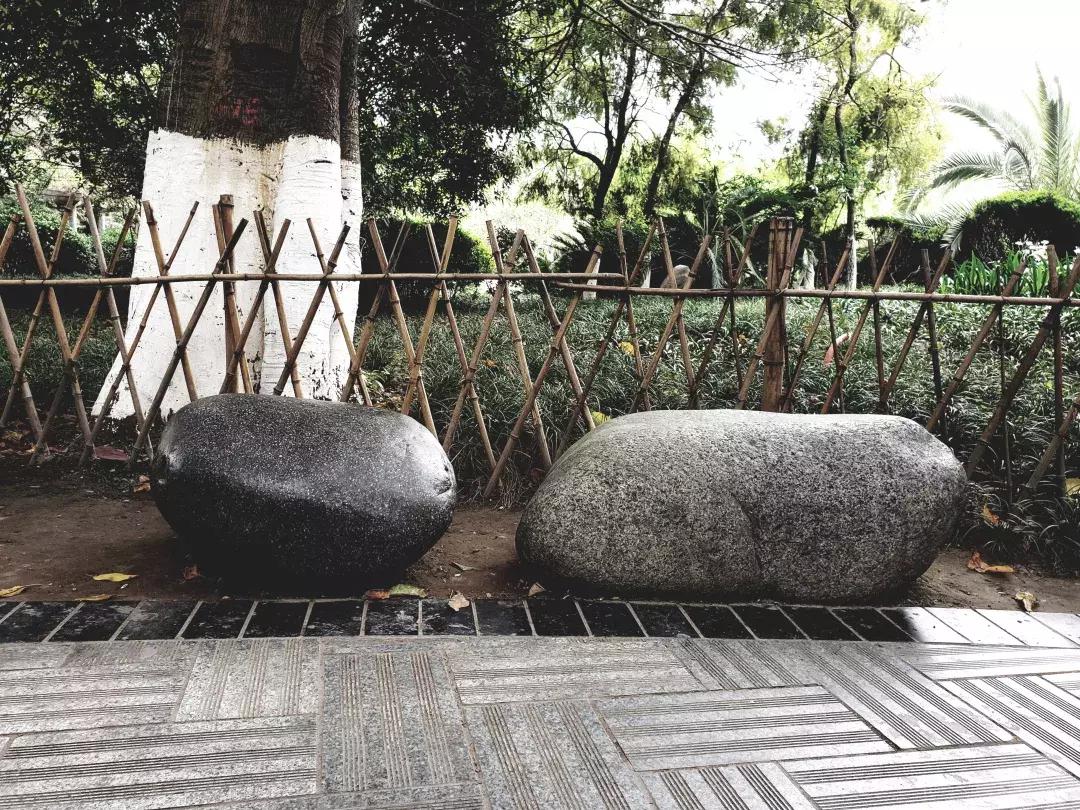 逮个成都人问成都在哪儿，没人回答得起