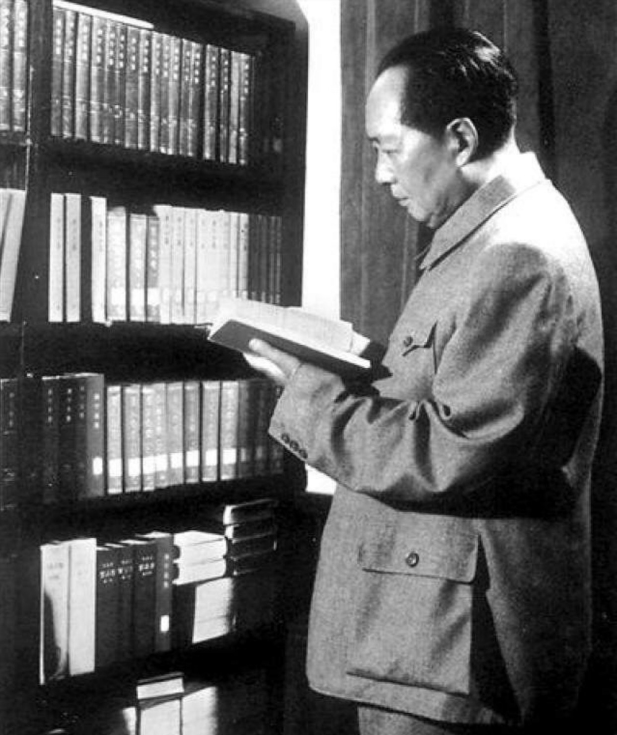 有人问，若是鲁迅还活着会怎么样？毛*东泽**回答：他敢写也不敢写