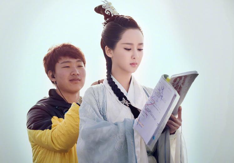 杨紫19年在欢瑞的地位,欢瑞一姐和一哥杨紫李易峰