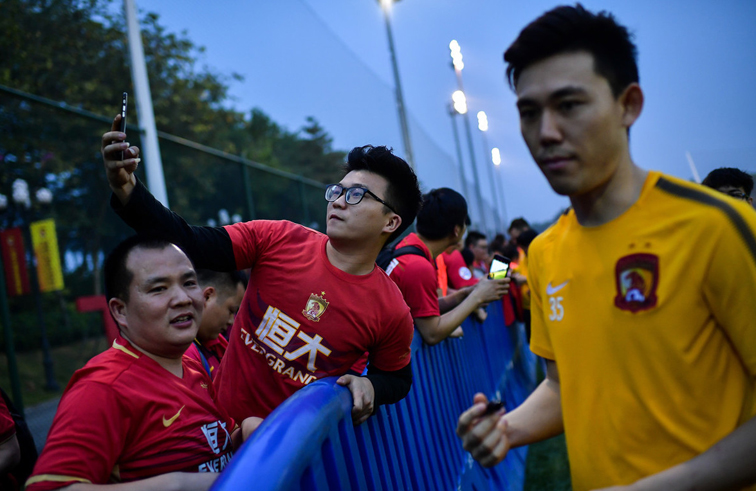 李学鹏恒大集锦,李学鹏邹正受伤视频