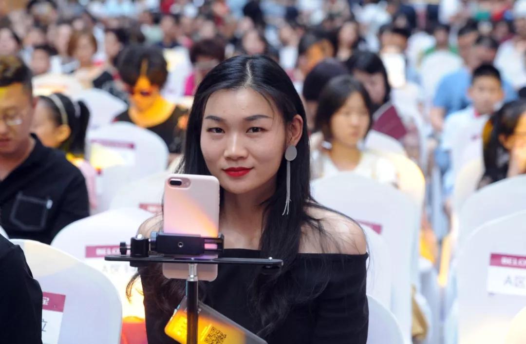 “碧罗珠宝之夜”沈文裕钢琴独奏音乐会完美举行