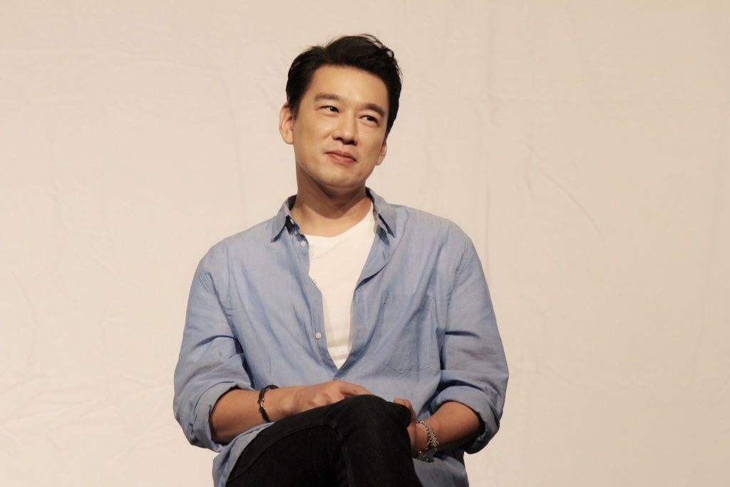 王耀庆片酬上亿节目穿超短裤,王耀庆穿短裤引热议