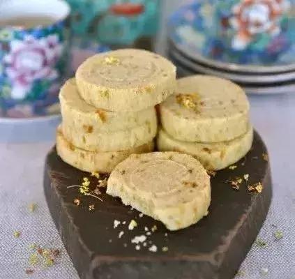 杭州街头的桂花又香了，emmm应该也挺好吃的吧