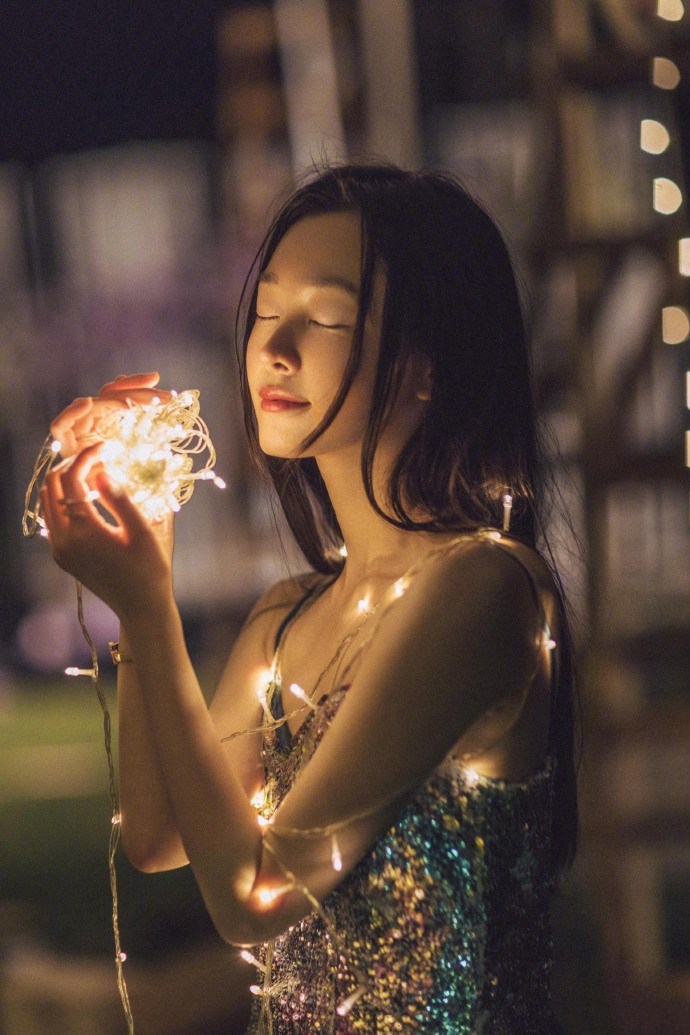 宋轶黑色吊带礼服图片,宋轶穿吊带装