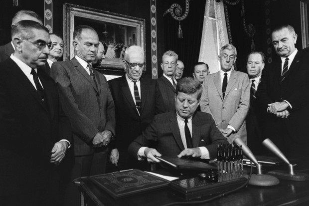 “核按钮”的规矩，如果特朗普要发动核战争，还真没人能拦住他