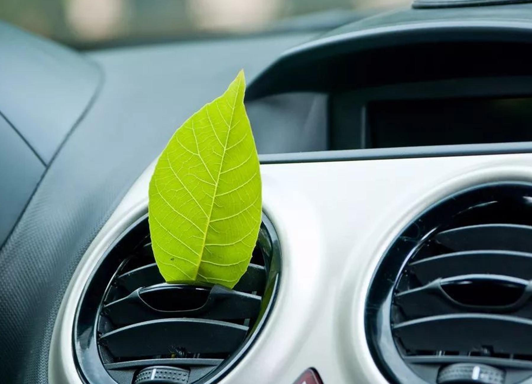 下雨天开车车窗外起雾怎么办,下雨天车窗外面起雾怎么办