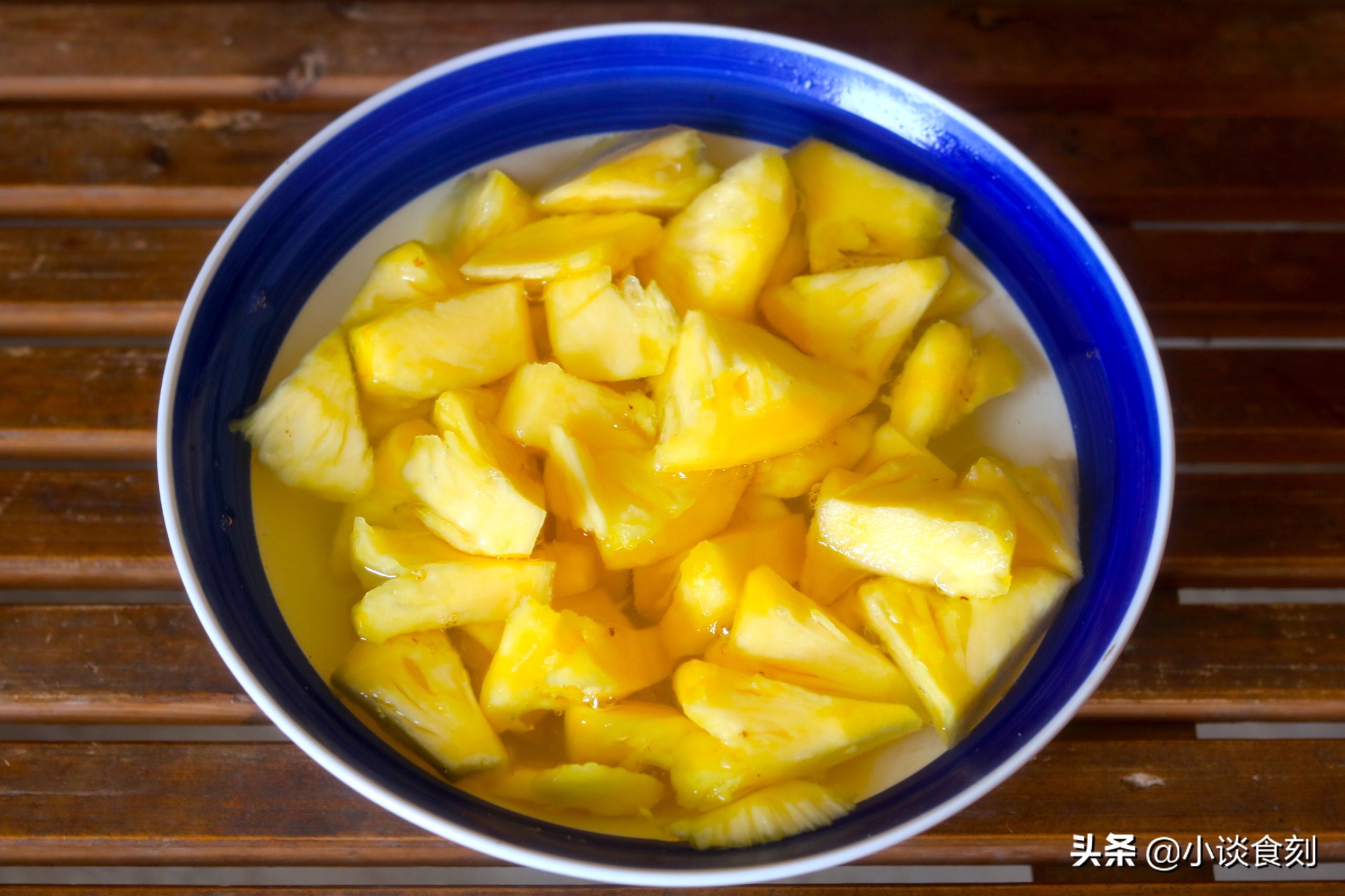 用盐水泡菠萝的正确方法,用盐水泡菠萝正确方法