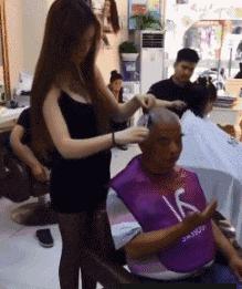 开心一刻gif下雨天,搞笑gif笑到肚子疼意外瞬间特辑