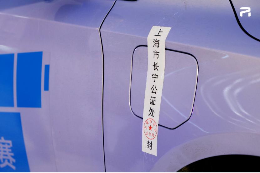 纯电轿车荣威ER6首批交车