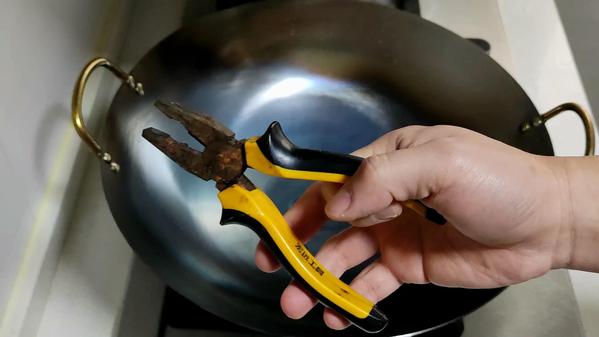 有不粘涂层的铁锅要不要开锅,旧铁锅开锅正确方法不粘锅