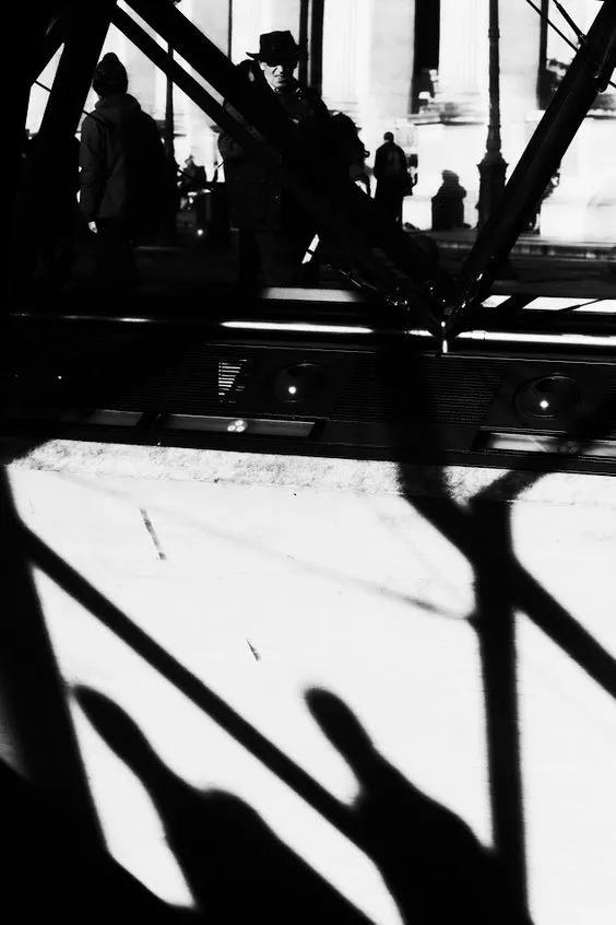 用一本小说讲透时间的秘密,生存的意义,这位作家的格局不止于此