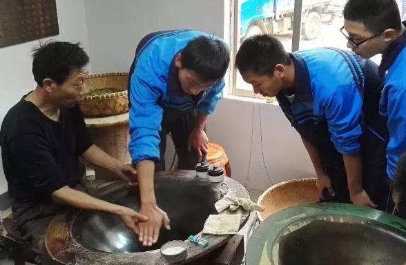 职高“高考班”学生笔记，字迹清晰，和“专业班”形成鲜明对比