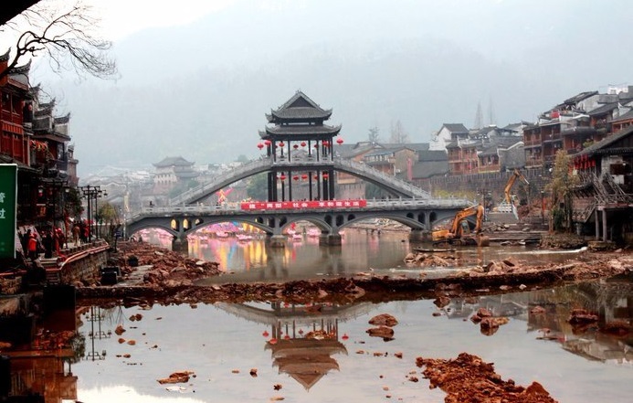 湖南湘西凤凰八面山,凤凰古城属于哪个市哪个县
