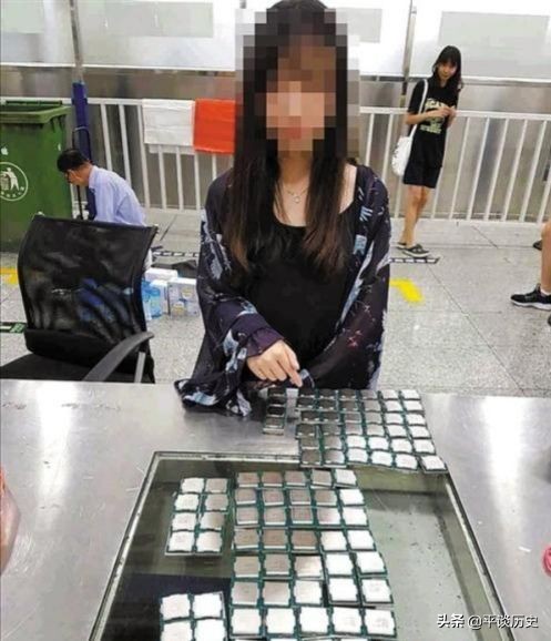 香港回归以后黑帮都销声匿迹了？转行干这了，利润比*品毒**还高