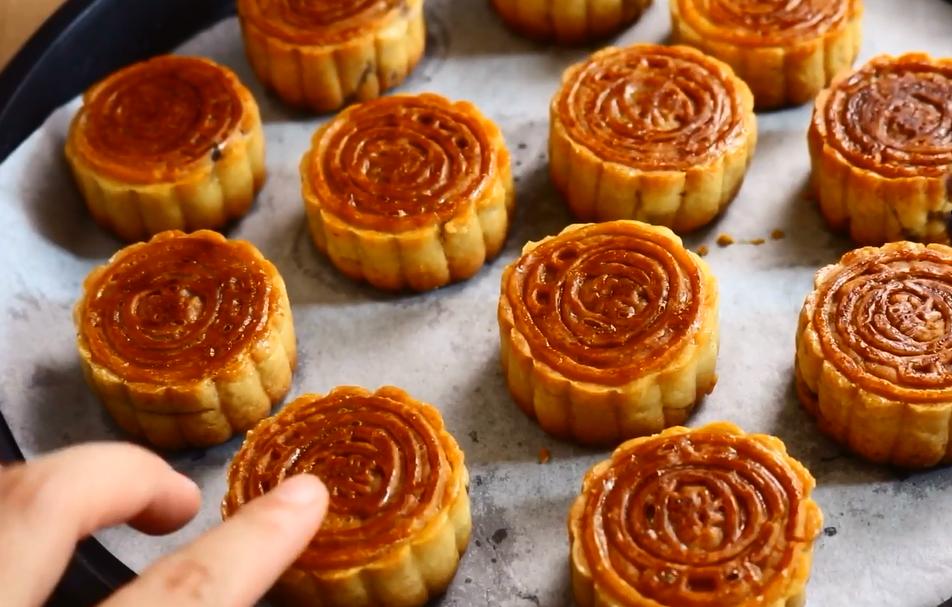 如何不用蔬菜不用烤箱做中秋月饼,不用烤箱中秋月饼怎么做