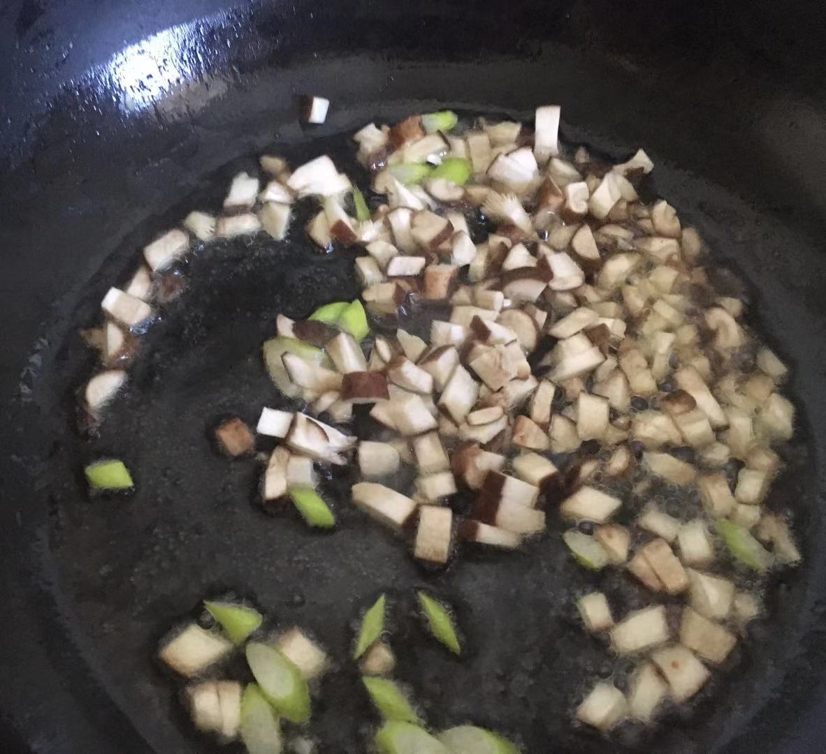 咸蛋虾仁炒饭的做法大全 (咸蛋虾仁杂豆粥的做法)