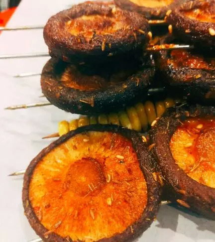 一天卖3万串的烧烤摊,烧烤只卖牛肉串