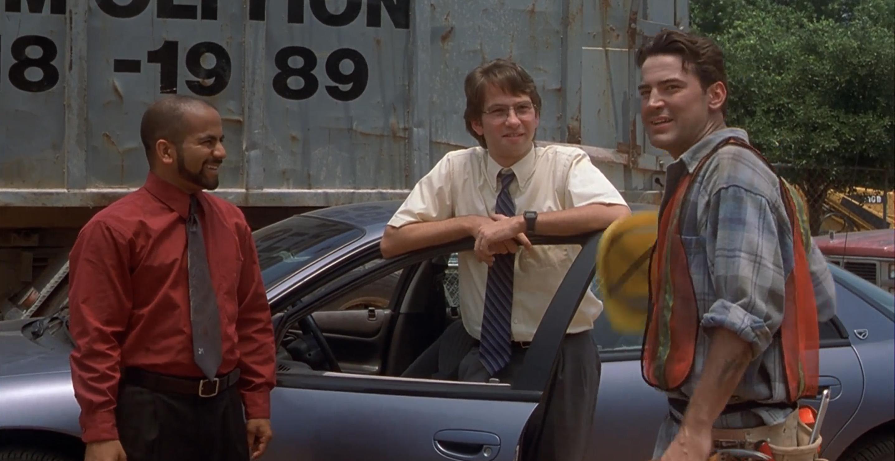 评《上班一条虫》：20年前对职场的讽刺艺术，如今依旧深感共鸣