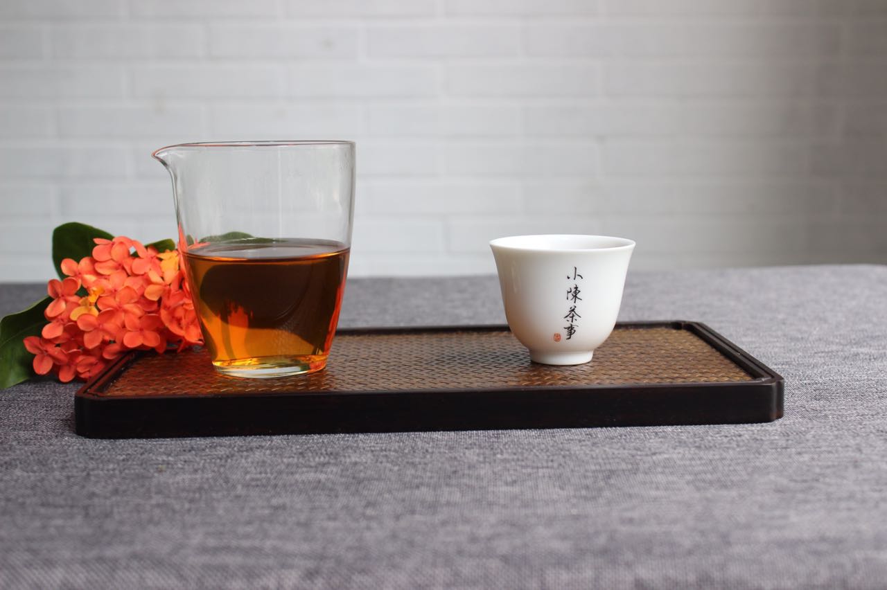 温水泡茶是劣质茶的“掩饰衣。真正的好茶，根本不存在怕烫之说