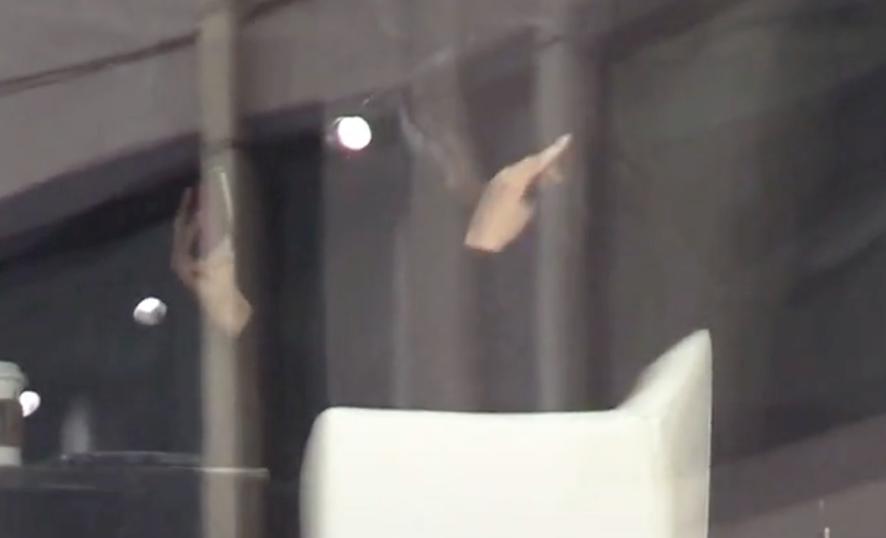 女明星自恋现场视频,女孩因为太自恋发布自拍照