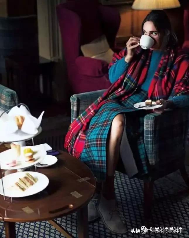 是时候让围巾来“盘活”你的整个衣柜了