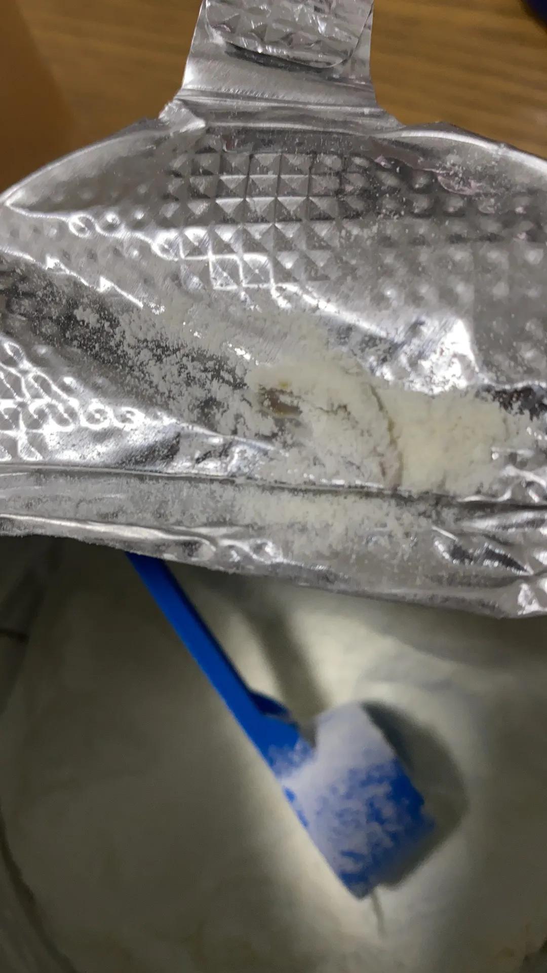 佳贝艾特吃出棉絮,佳贝艾特奶粉变异