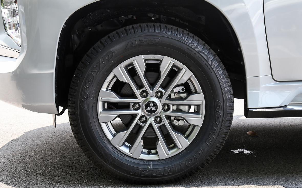 进口2022三菱帕杰罗劲畅四驱越野,三菱帕杰罗劲畅13万左右