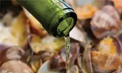 红酒出现漏液坏了吗,红酒漏液还能喝吗