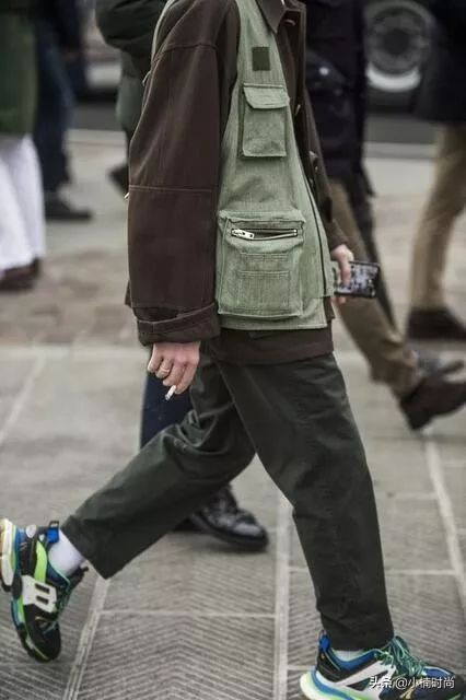 男生高级感墨绿色穿搭,穿搭墨绿色搭什么颜色比较高级