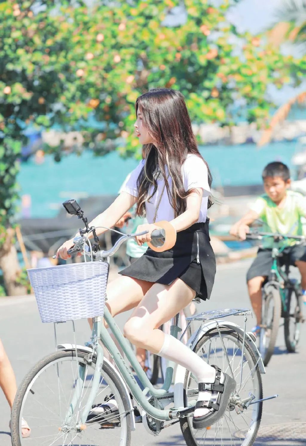 pyoapple夏日清爽穿搭,中国女明星在海滩上穿夏日装