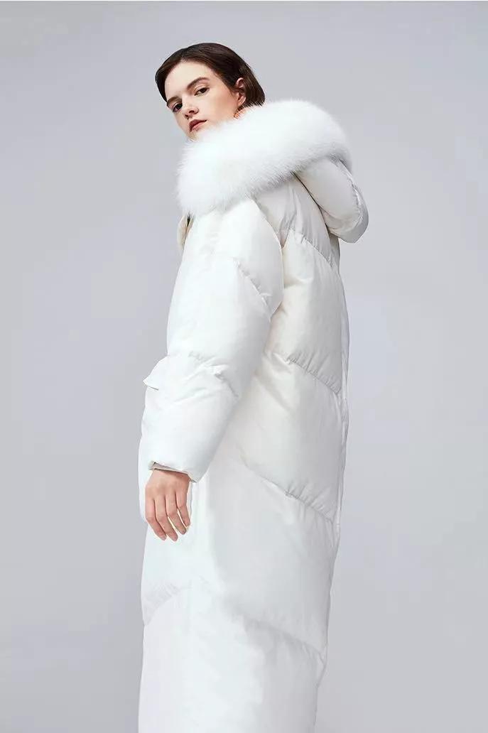 早春羽绒服穿搭又暖又时髦,轻薄羽绒服早春款