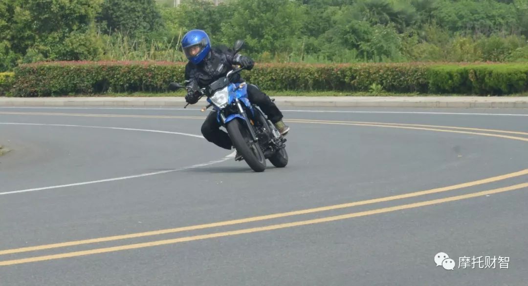 铃木155街车极客飒优缺点,铃木极客飒155nk和dl250加速