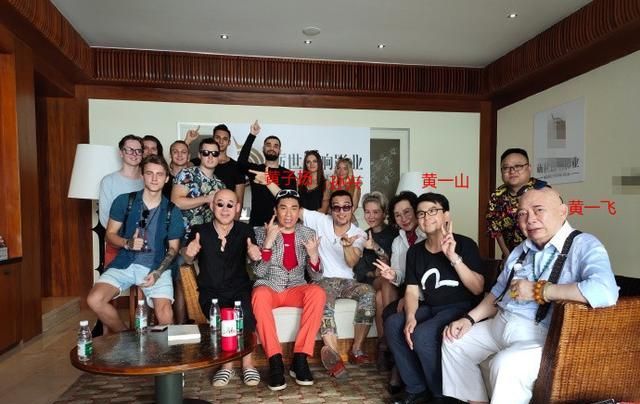 演员黄一飞罕见露面,黄一飞金像奖现场