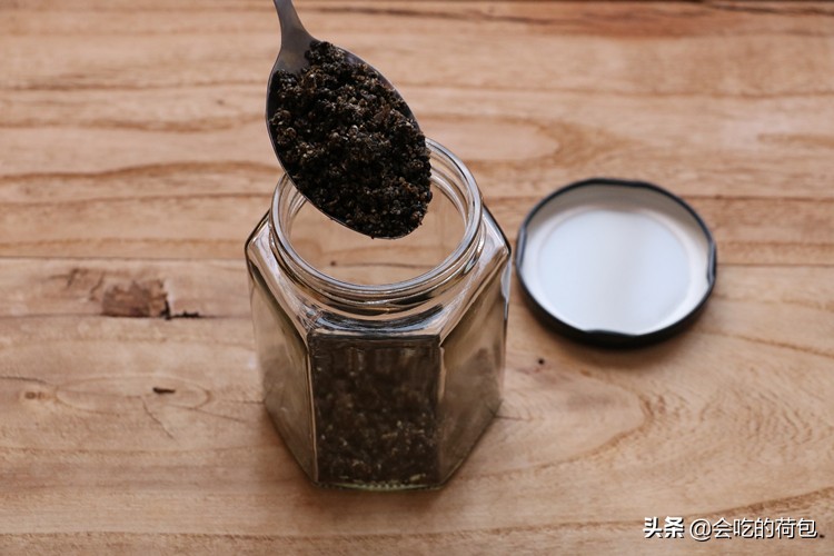 吃黑芝麻好处多，教你懒人做法，做一次吃半个月，随吃随取真省事