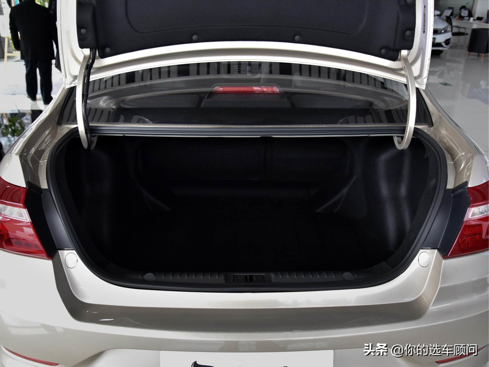 吉利远景18款自动挡值不值得买,6.1l100km油耗算高吗