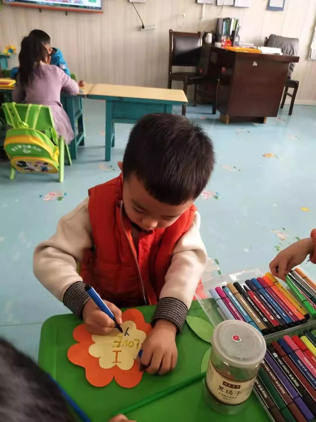 格林童话礼仪幼儿园,幼儿园感恩节特色活动美篇