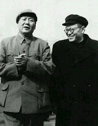 毛*东泽**评价周恩来:总理角色的不二人选