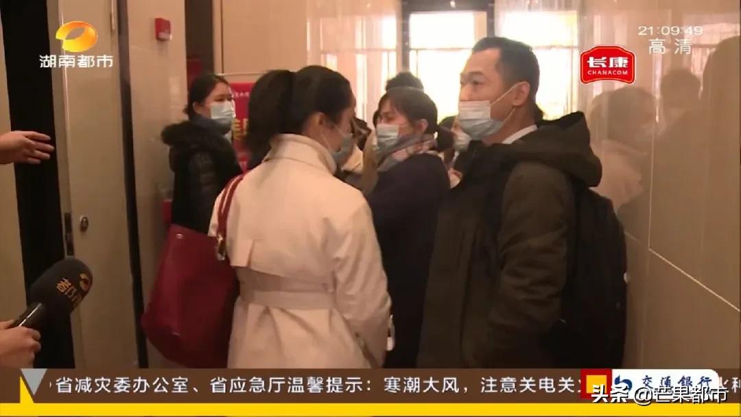 入户大堂像“逃生通道”，9部电梯成6部…长沙卓越浅水湾业主质问公摊哪去了？