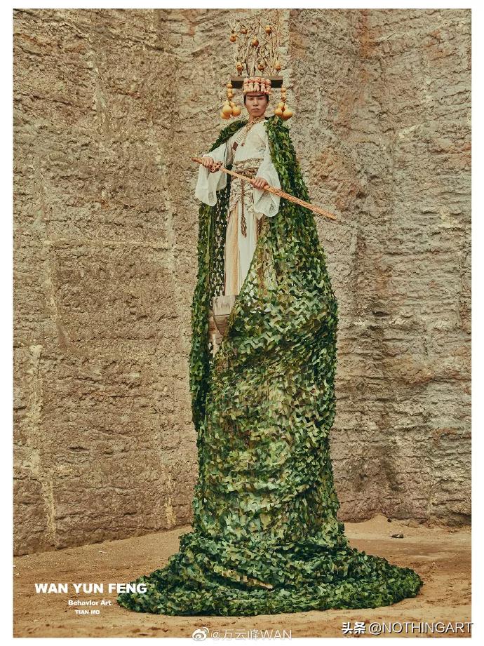 给明星做造型的“垃圾”行为艺术家?雷人背后的那一份深刻……