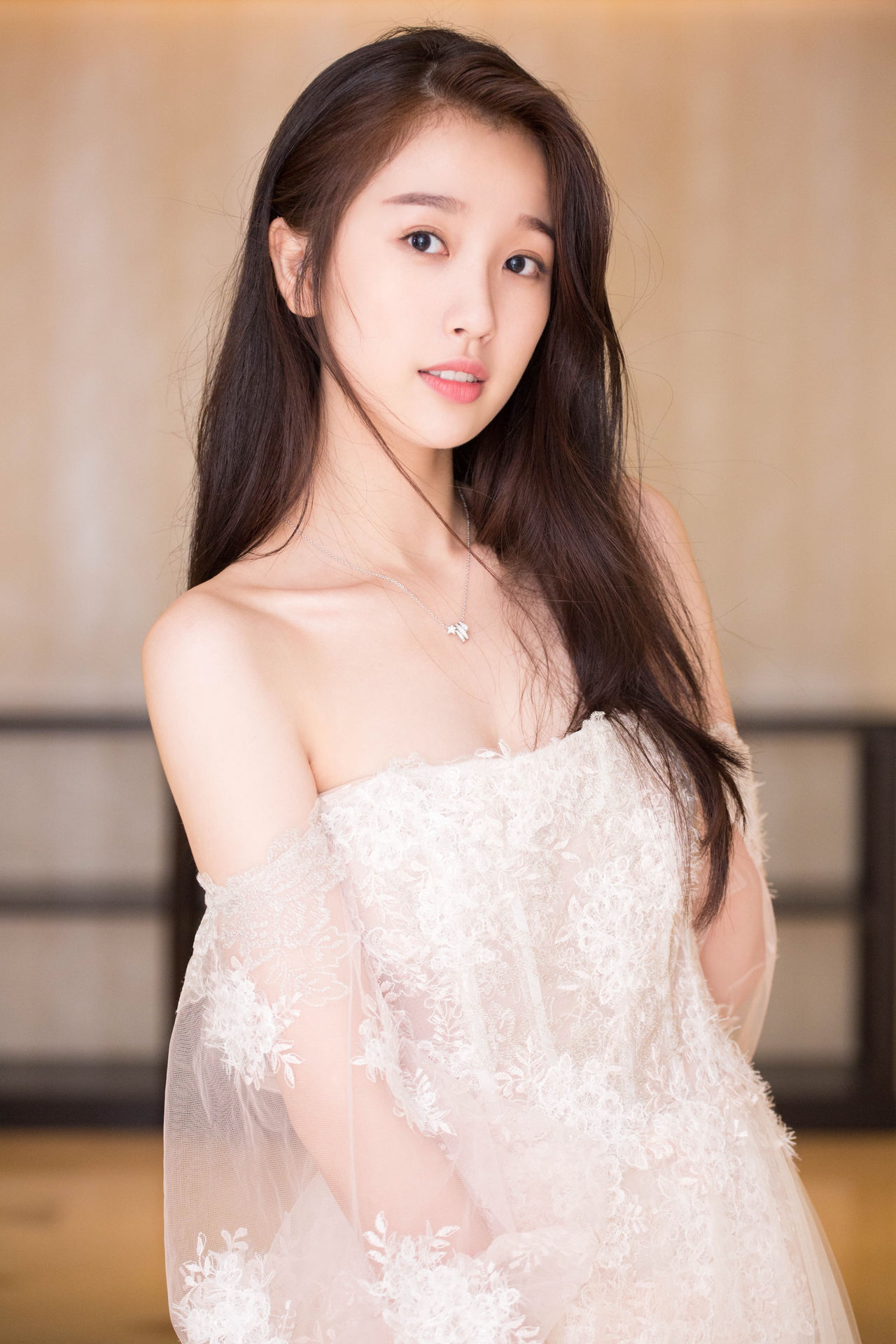 天生的美人胚子，脸上一般具有4个特征，淡妆浓妆都很好看